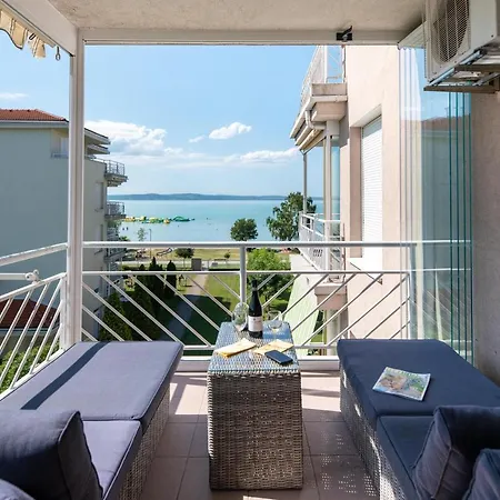 Lakeside Family Apartment *